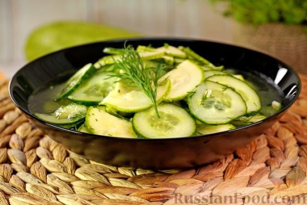 Салат из кабачков и огурцов, по-венгерски