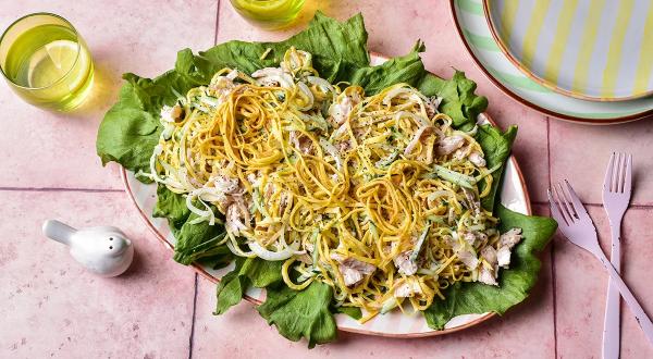 Салат блинный с огурцом и курицей