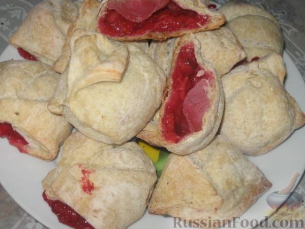 Слоечки с вишнями