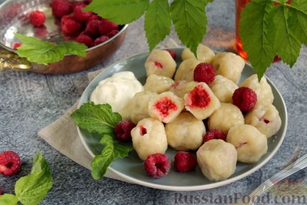 Ленивые вареники с малиной