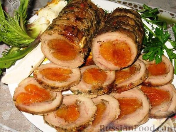 Рулет из говядины с абрикосами
