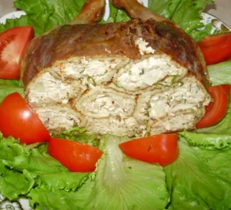Курица, фаршированная блинами и грибами