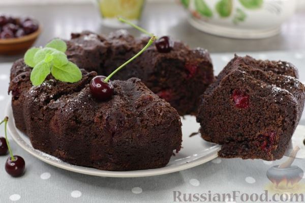 Шоколадный манник с вишней