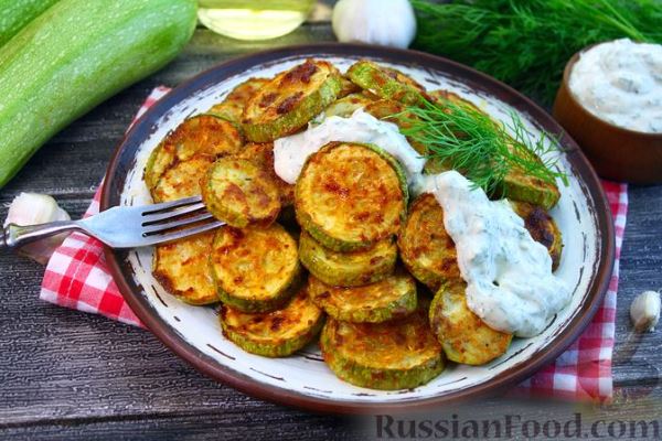 Запечённые кабачки со сметанно-чесночным соусом