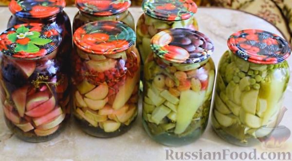Кабачки, маринованные с ягодами и горошком, на зиму